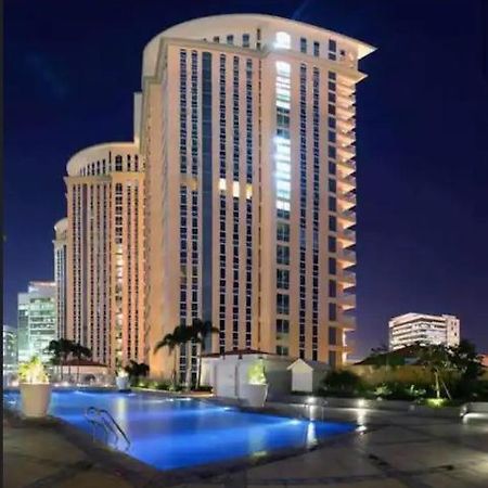 Luxury Bgc Condo In Taguig, Mckinley - Covered Parking And Wifi Free Esterno foto