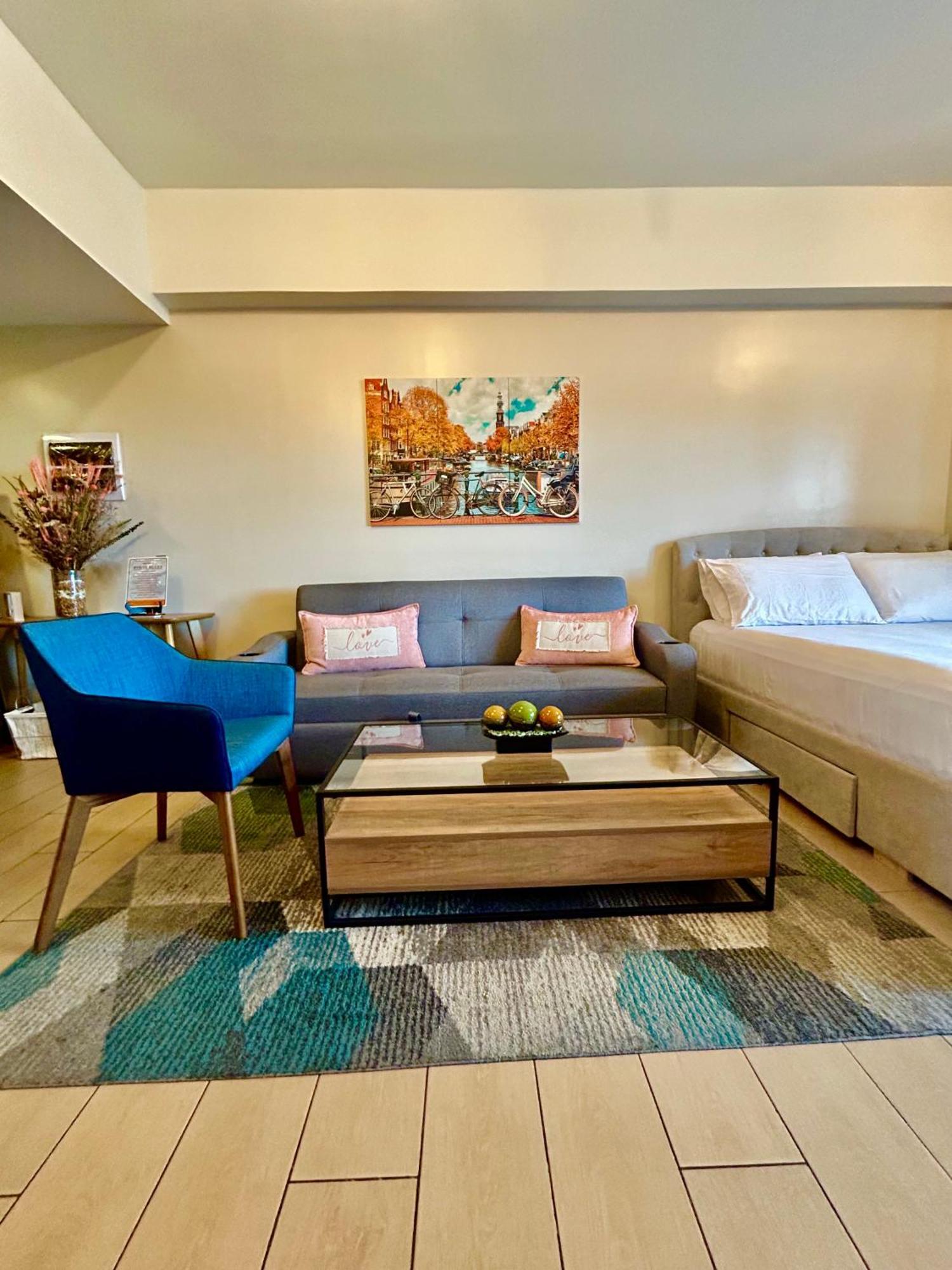 Luxury Bgc Condo In Taguig, Mckinley - Covered Parking And Wifi Free Esterno foto